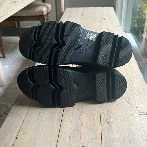 🆕 Aquatalia Holly Lug Sole Chelsea Black Leather Boot Size 9.5