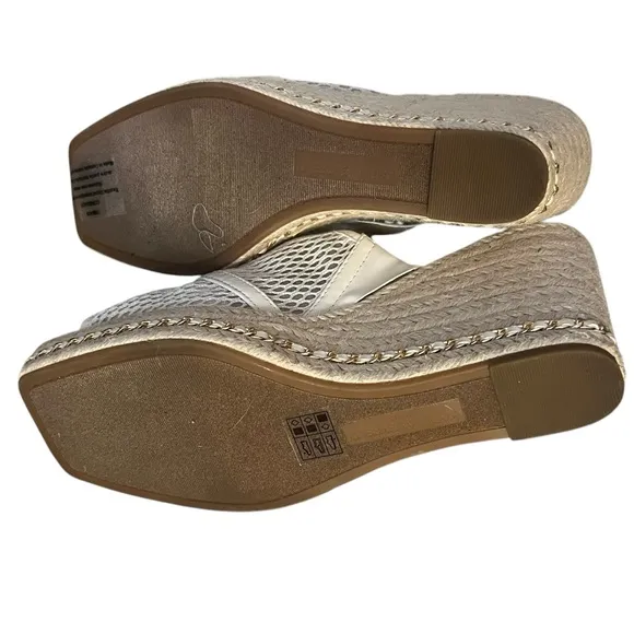 ✅ Karl Lagerfeld Paris Corissa Wedge Peep Toe Mule Ecru/White in Sz 10