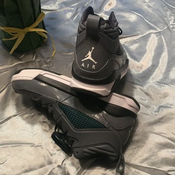 🌹 Retro Vintage 2014 Air Jordan “Flight” Gray High - Top Collection Sneakers