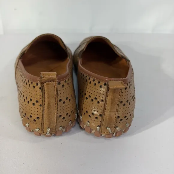 🍴 Spring Step tan perforated leather slip on flats loafers