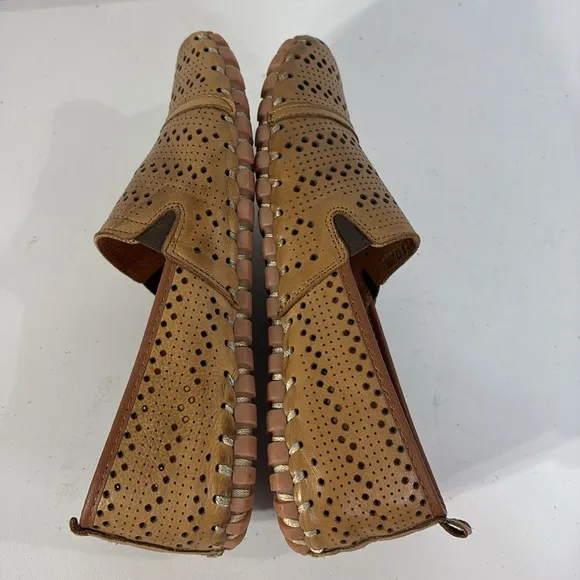 🍴 Spring Step tan perforated leather slip on flats loafers
