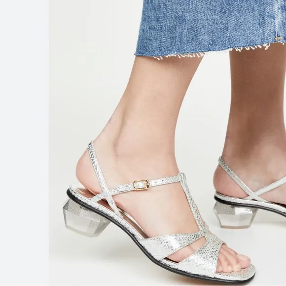- THE MARC JACOBSWomen's The Gem Sandal T-Strap Sandals black leather siz…37