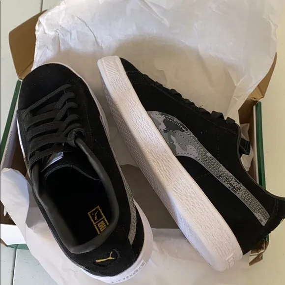 18:04 PUMA Suede Classic Ambush Sneakers