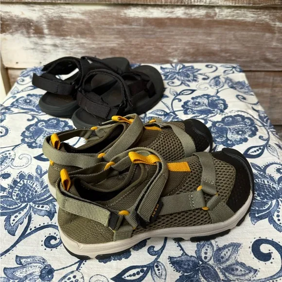 🍉2 Pairs🍉 of Teva Sandals