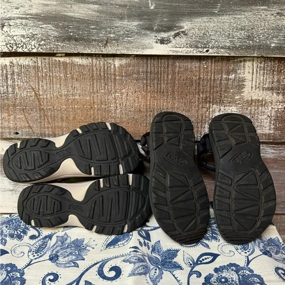 🍉2 Pairs🍉 of Teva Sandals