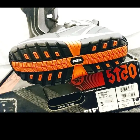5150 Brigade Snow Boarding Boots Size 4