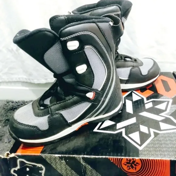 5150 Brigade Snow Boarding Boots Size 4