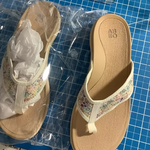ABEO 9.5 Laguna Maddie Flip Flop Sandals Floral Women’s Comfort Shoes