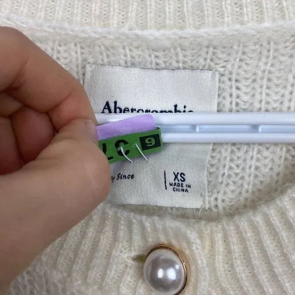 Abercrombie &amp; Fitch Pearl Button-Up Knit Cropped Cardigan - Ivory White - XS