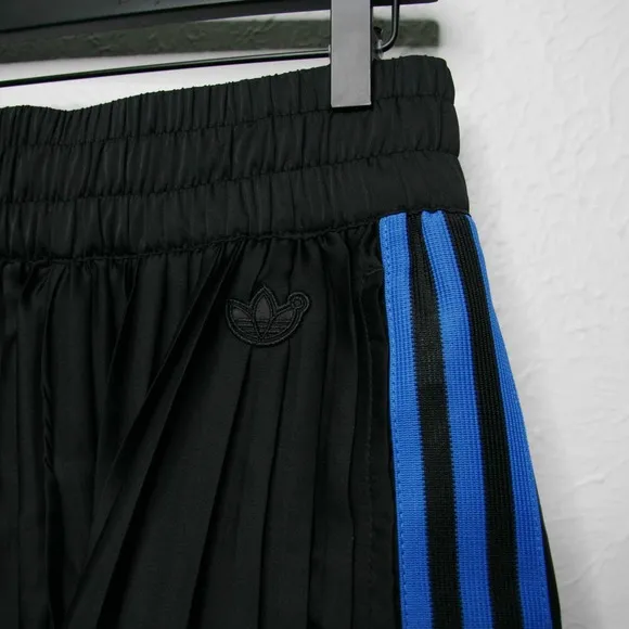 ADIDAS Blue Version Pleated Striped Shorts Black Womens Sz M ❤️