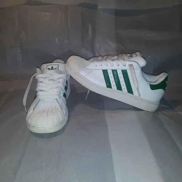 adidas Originals Superstar, Shell Toe Sneakers  Women size 6 = 4.5Y