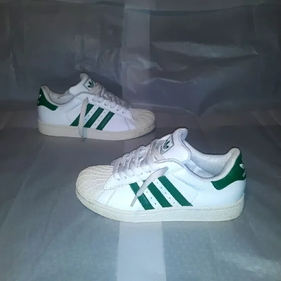 adidas Originals Superstar, Shell Toe Sneakers  Women size 6 = 4.5Y