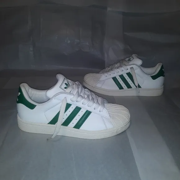 adidas Originals Superstar, Shell Toe Sneakers  Women size 6 = 4.5Y