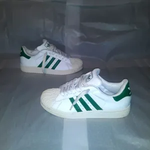 adidas Originals Superstar, Shell Toe Sneakers  Women size 6 = 4.5Y