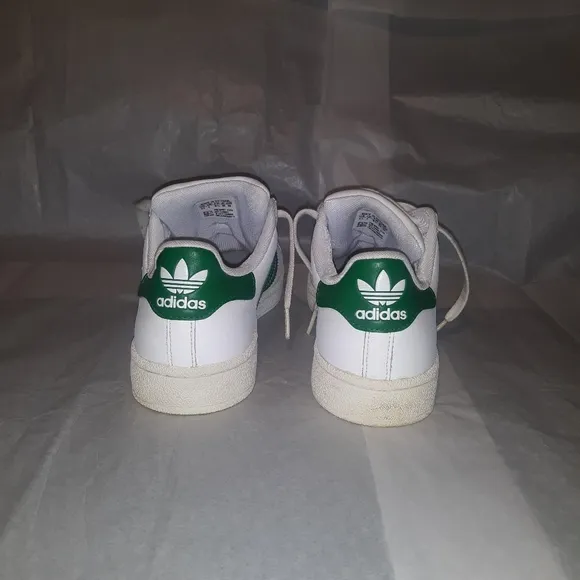 adidas Originals Superstar, Shell Toe Sneakers  Women size 6 = 4.5Y
