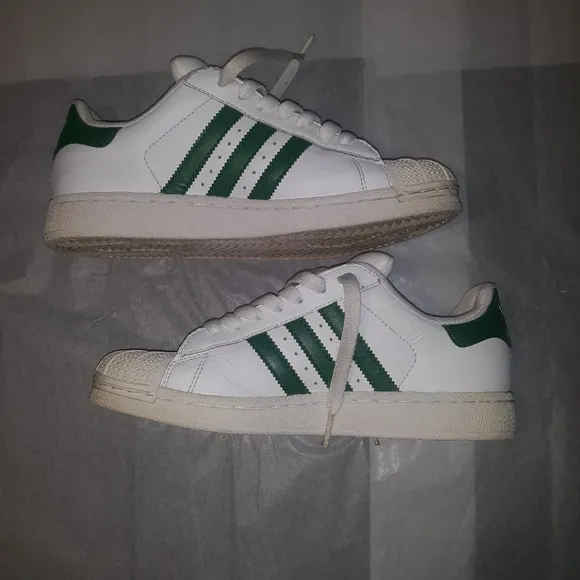 adidas Originals Superstar, Shell Toe Sneakers  Women size 6 = 4.5Y