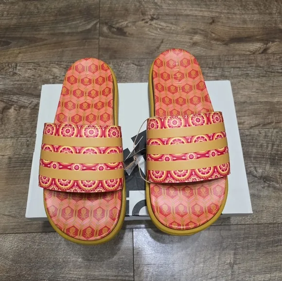 Adidas  Platform Comfort  Yellow Slide Sandals Women Size 9