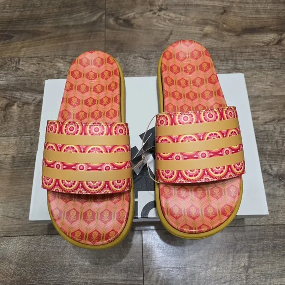 Adidas  Platform Comfort  Yellow Slide Sandals Women Size 9