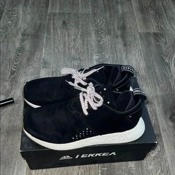 ADIDAS TERREX  9m 10.5w og box Black suede Sneakers with White Laces