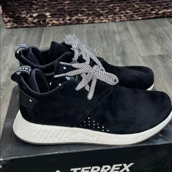 ADIDAS TERREX  9m 10.5w og box Black suede Sneakers with White Laces