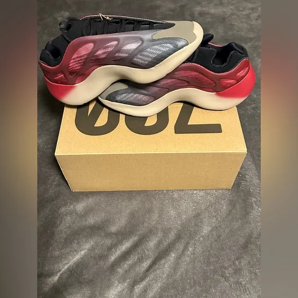 Adidas Yezzy 700 V3 Fade Carbon Red and Black Sneakers New Size 10
