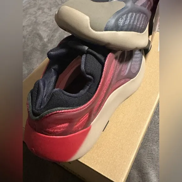 Adidas Yezzy 700 V3 Fade Carbon Red and Black Sneakers New Size 10