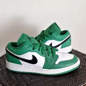 Air Jordan 1 Low Pine Green 553560-301 Kids Size 4 Y