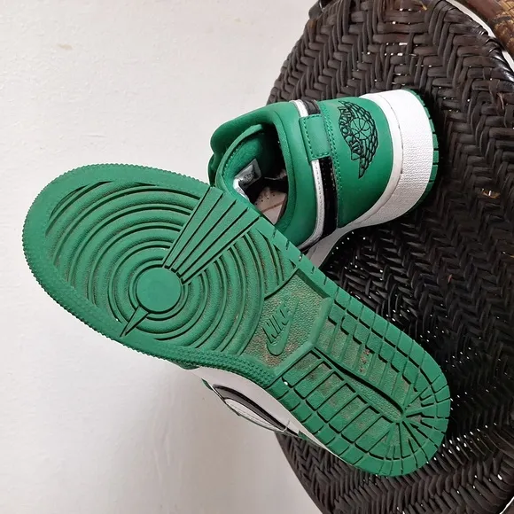 Air Jordan 1 Low Pine Green 553560-301 Kids Size 4 Y
