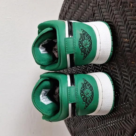 Air Jordan 1 Low Pine Green 553560-301 Kids Size 4 Y