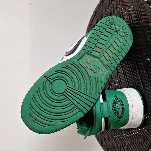 Air Jordan 1 Low Pine Green 553560-301 Kids Size 4 Y
