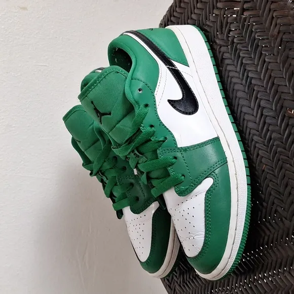 Air Jordan 1 Low Pine Green 553560-301 Kids Size 4 Y