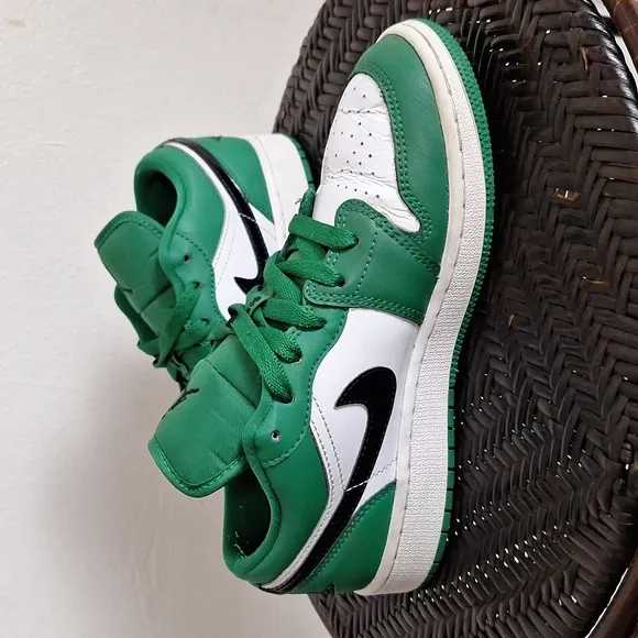 Air Jordan 1 Low Pine Green 553560-301 Kids Size 4 Y