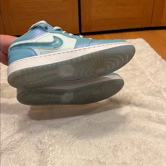 Air Jordan 1 Low SE GS 'Aquarius Blue'
