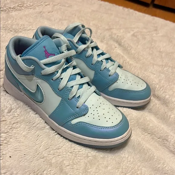 Air Jordan 1 Low SE GS 'Aquarius Blue'