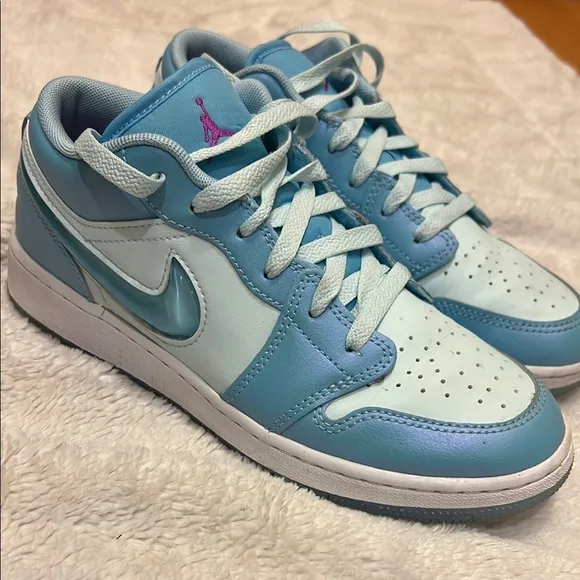 Air Jordan 1 Low SE GS 'Aquarius Blue'