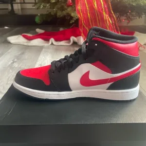Air Jordan 1 mid-retro in red/black. Size 8.5 M