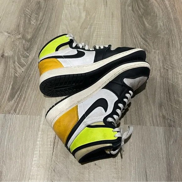 Air Jordan 1 Nike retro high OG Volt white mid‎ sneakers youth size 4.5
