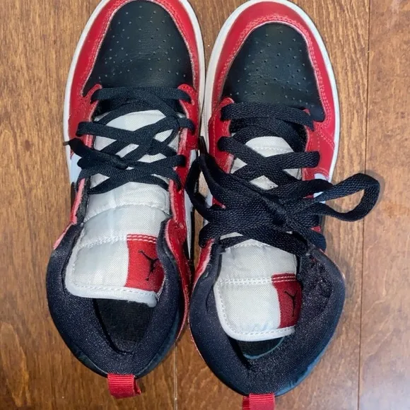 Air Jordan 1 Retro black red white