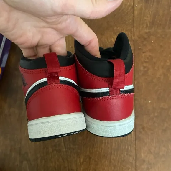 Air Jordan 1 Retro black red white