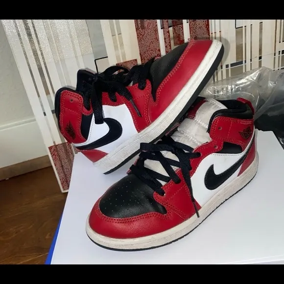 Air Jordan 1 Retro black red white