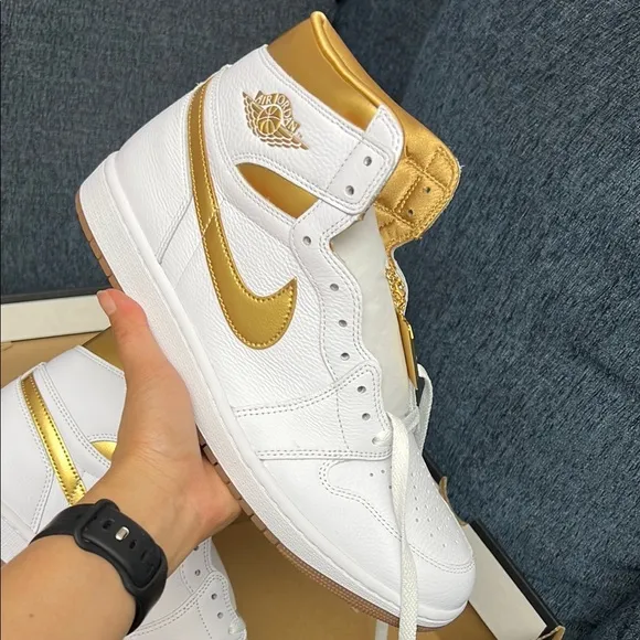 Air Jordan 1 Retro High OG Metallic Gold Sneakers