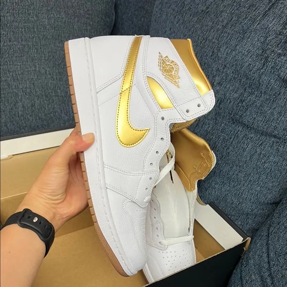 Air Jordan 1 Retro High OG Metallic Gold Sneakers