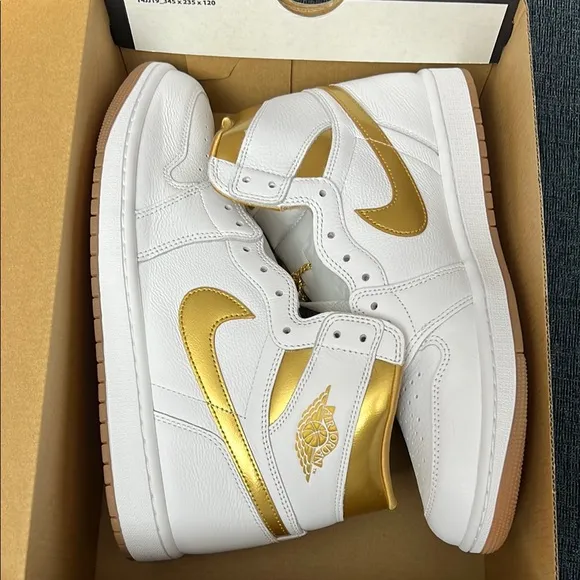 Air Jordan 1 Retro High OG Metallic Gold Sneakers
