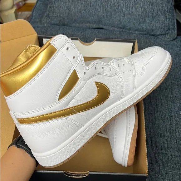 Air Jordan 1 Retro High OG Metallic Gold Sneakers