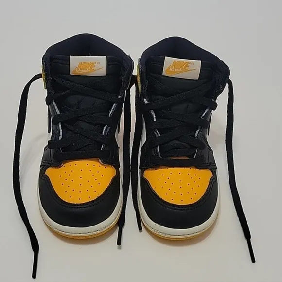 Air Jordan 1 Retro High OG Yellow Toe Sneakers