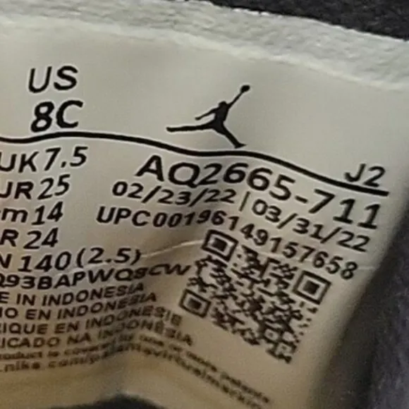 Air Jordan 1 Retro High OG Yellow Toe Sneakers
