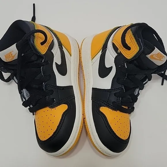 Air Jordan 1 Retro High OG Yellow Toe Sneakers