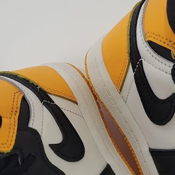 Air Jordan 1 Retro High OG Yellow Toe Sneakers