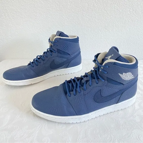 AIR JORDAN 1 RETRO HIGH SNEAKERS NAVY