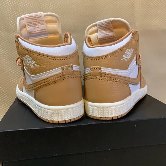 Air Jordan 1 Retro High-Top Sneakers -Praline youth 1.5